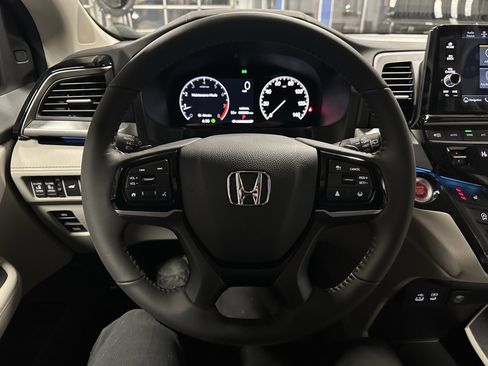 New 2026 Honda Odyssey Touring image 9