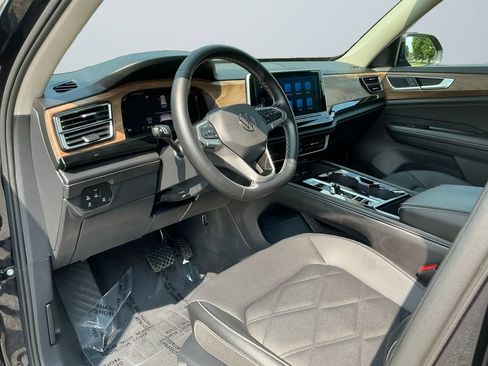 Used 2025 Volkswagen Atlas SE AWD/4WD image 11