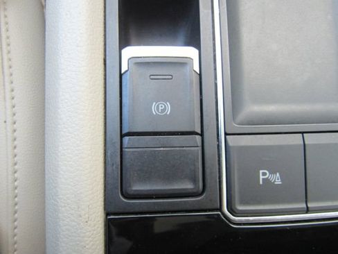 Used 2022 Volkswagen Atlas SE w/ Panoramic Sunroof Package image 51