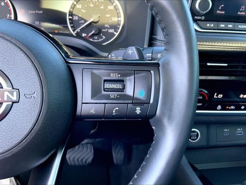 Used 2022 Nissan Rogue SV w/ SV Premium Package FWD image 22