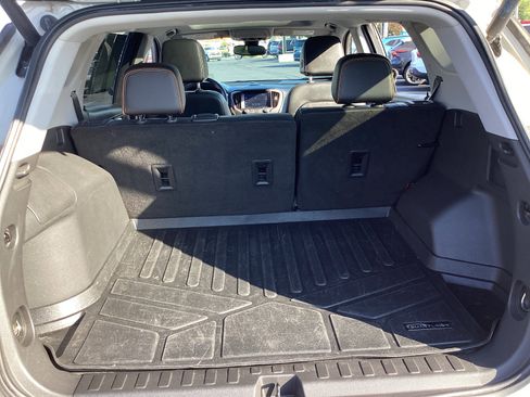 Used 2022 GMC Terrain AT4 w/ Infotainment Package II image 32