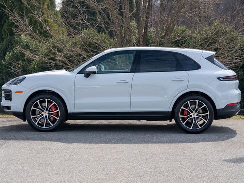 Certified 2025 Porsche Cayenne S w/ Premium Package Plus image 2
