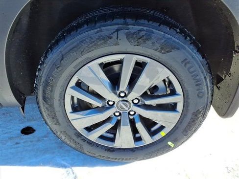 New 2025 Nissan Pathfinder SV image 12