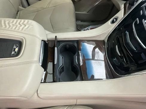 Used 2017 Cadillac Escalade Premium Luxury AWD/4WD image 24