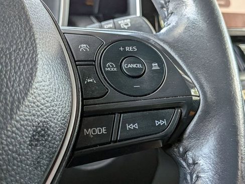 Used 2024 Toyota Corolla Cross XLE w/ Convenience Package image 12