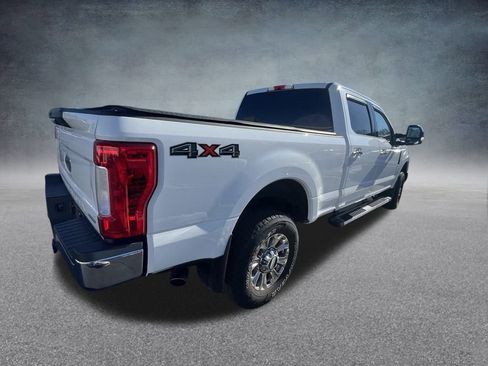Used 2017 Ford F250 XLT w/ XLT Premium Package image 6