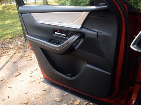 Used 2025 MAZDA CX-70 Plug-In Hybrid w/ Premium Pkg image 19