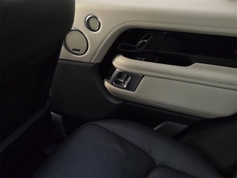 Used 2019 Land Rover Range Rover HSE image 16