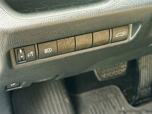 Used 2021 Toyota RAV4 XLE image 10