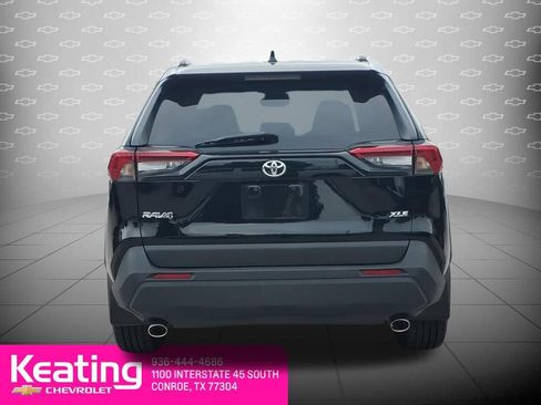 Used 2022 Toyota RAV4 XLE Premium FWD image 7