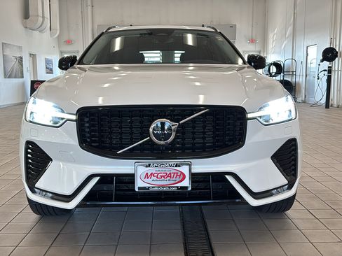 Used 2025 Volvo XC60 B5 Plus AWD/4WD image 10