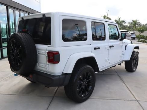 Used 2024 Jeep Wrangler Unlimited Sahara AWD/4WD image 3