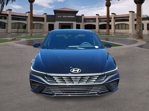 Used 2025 Hyundai Elantra Sport FWD image 3