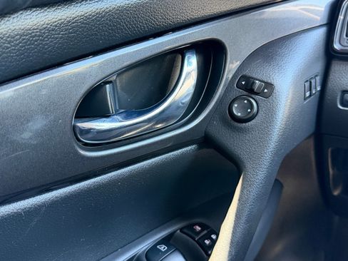 Used 2020 Nissan Rogue SV w/ Sun & Sound Touring Package FWD image 33