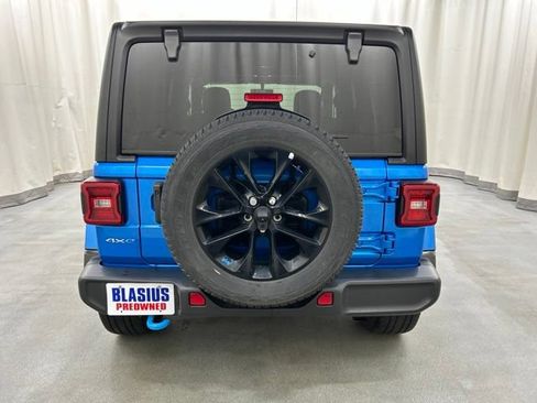 Used 2023 Jeep Wrangler Unlimited Sahara w/ Cold Weather Group AWD/4WD image 34