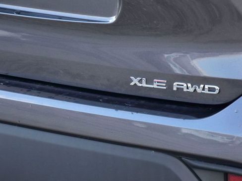 Certified 2021 Toyota Highlander XLE image 10