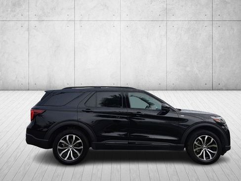 Used 2025 Ford Explorer ST-Line image 4