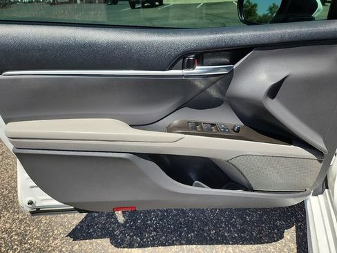 Used 2022 Toyota Camry SE FWD image 13
