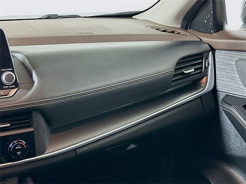 Used 2023 Nissan Rogue SV image 22