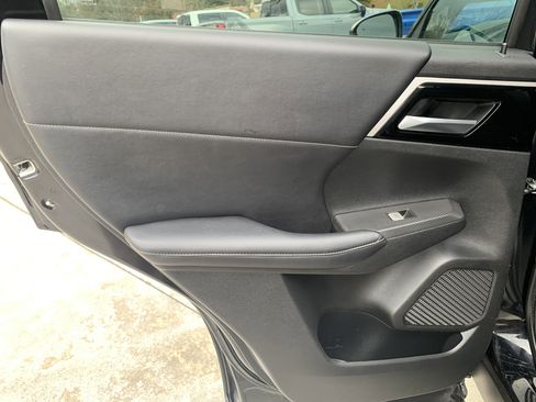 Used 2022 Mitsubishi Outlander SE image 27