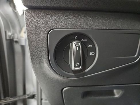 Used 2022 Volkswagen Tiguan SE image 17