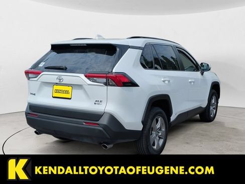 Used 2025 Toyota RAV4 XLE AWD/4WD image 5