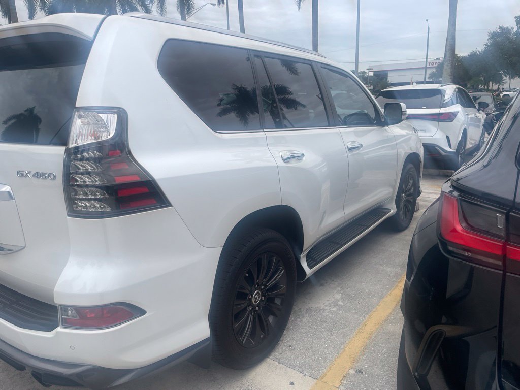 Used 2023 Lexus GX 460 Premium w/ Accessory Package AWD/4WD image 8