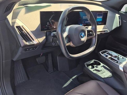 Used 2024 BMW iX xDrive50 w/ Premium Package AWD/4WD image 4
