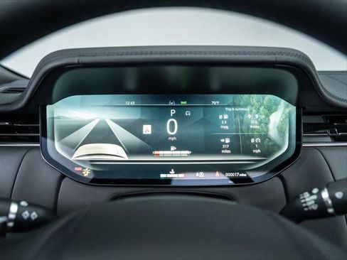 New 2025 Land Rover Range Rover SV image 27