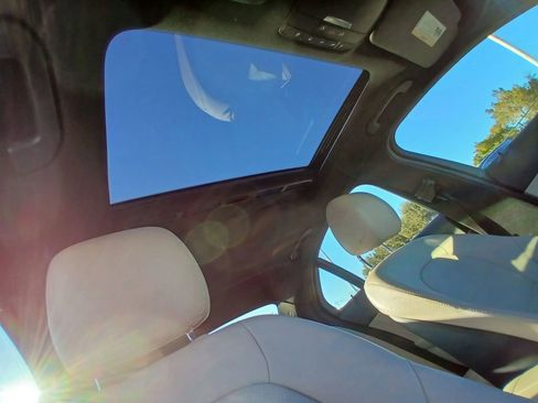 Used 2018 Mercedes-Benz C 300 Sedan w/ Multimedia Package image 18