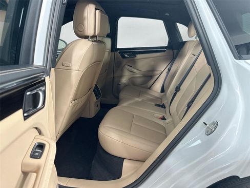 Certified 2026 Porsche Macan AWD/4WD image 26