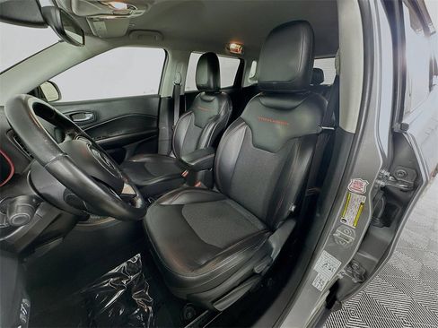Used 2018 Jeep Compass Trailhawk image 22