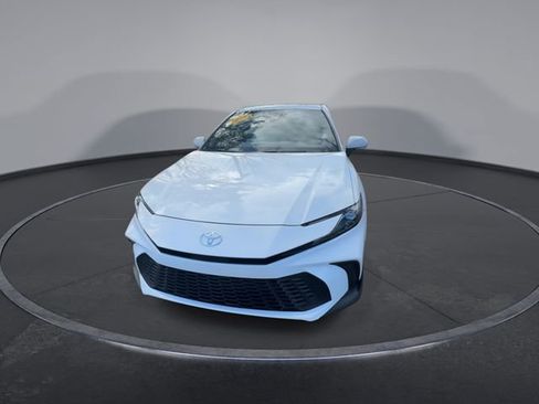 Used 2025 Toyota Camry SE image 5