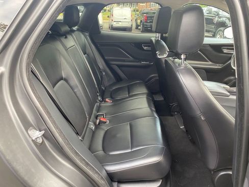 Used 2020 Jaguar F-PACE Premium image 27