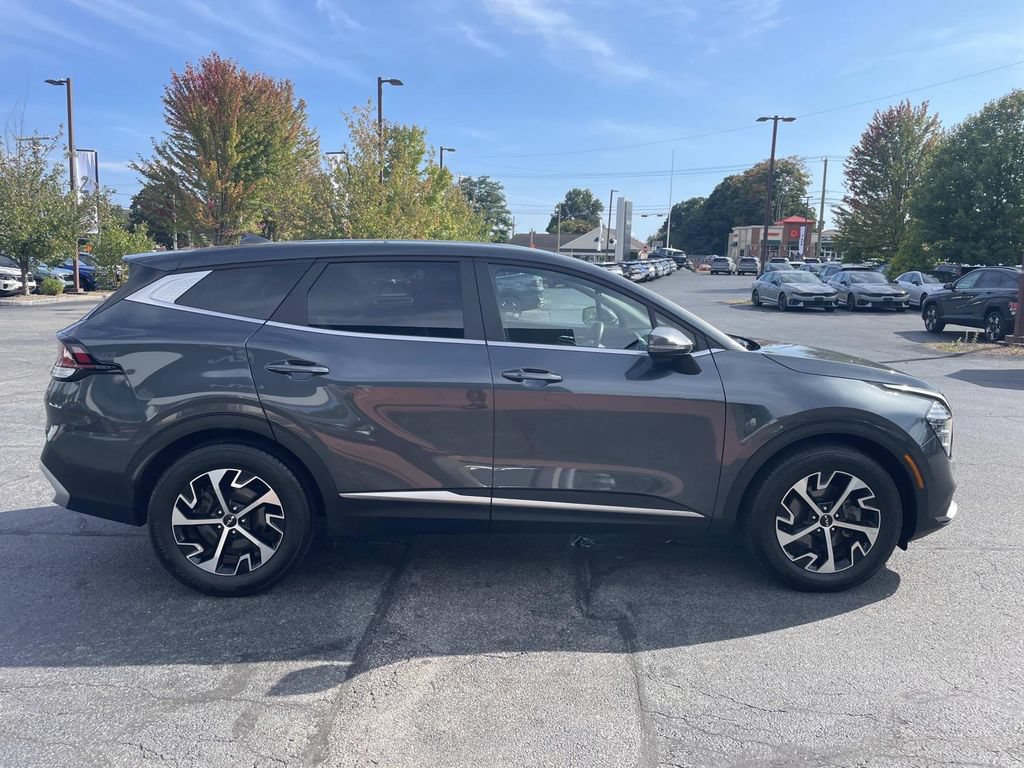 Used 2025 Kia Sportage EX FWD image 8