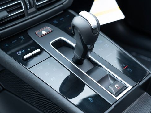 New 2026 Porsche Macan image 27