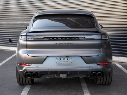 Certified 2024 Porsche Cayenne Turbo AWD/4WD image 4