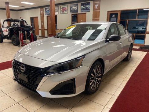 Used 2025 Nissan Altima 2.5 SV image 1