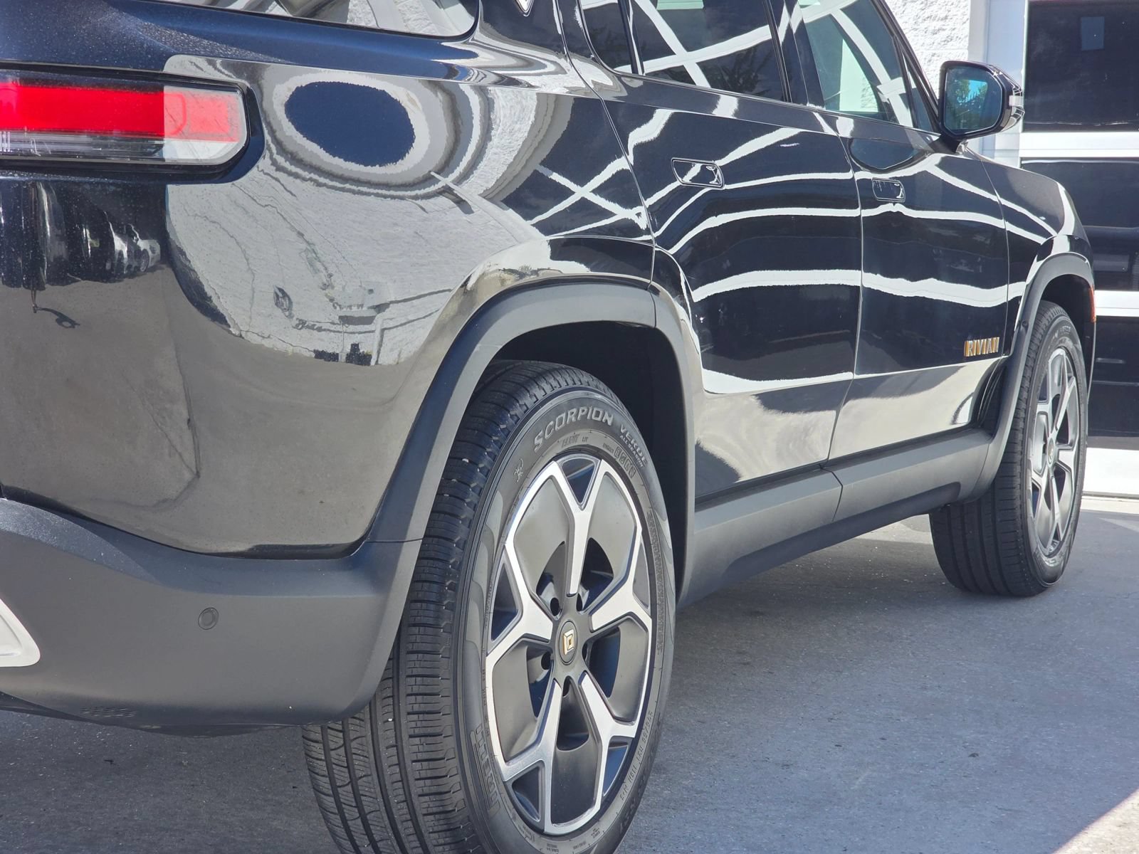 Used 2024 Rivian R1S Adventure Quad AWD/4WD image 36