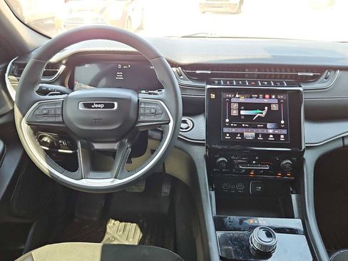 Used 2025 Jeep Grand Cherokee L Altitude AWD/4WD image 14