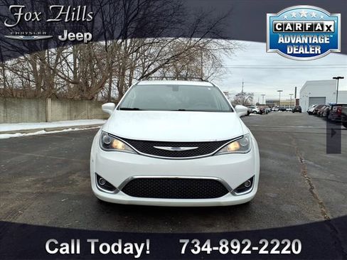 Used 2018 Chrysler Pacifica Touring-L Plus w/ Tire & Wheel Group image 2