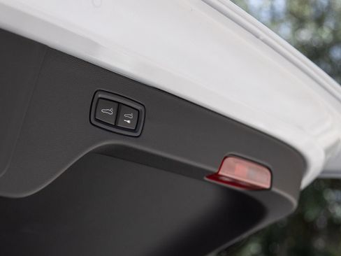 Certified 2026 Porsche Macan 4 Electric AWD/4WD image 29