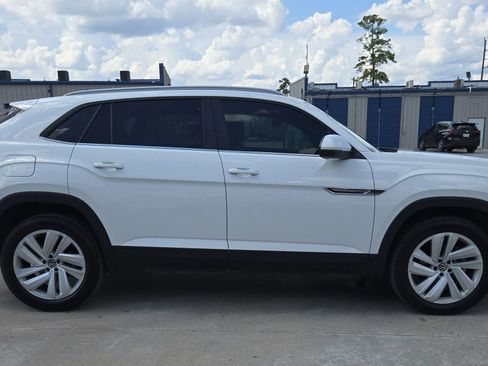 Used 2021 Volkswagen Atlas Cross Sport SE w/ Panoramic Sunroof Package image 9
