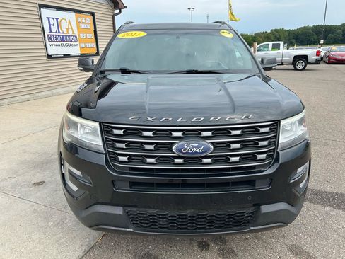 Used 2017 Ford Explorer XLT w/ XLT Technology Feature Bundle AWD/4WD image 2