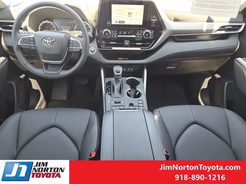 Used 2026 Toyota Highlander XLE AWD/4WD image 28