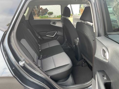 Used 2023 Kia Soul LX w/ LX Technology Package image 11