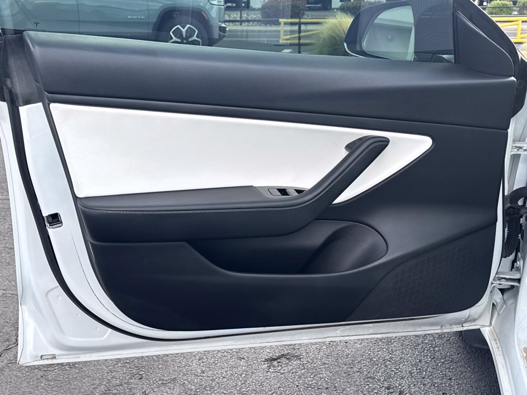 Used 2020 Tesla Model 3 Standard Range Plus RWD image 17