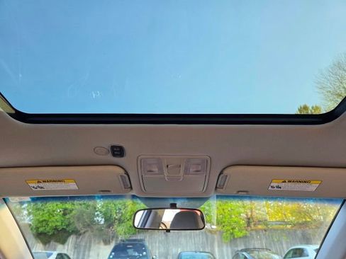 Used 2013 Hyundai Elantra GLS w/ Preferred Pkg image 24