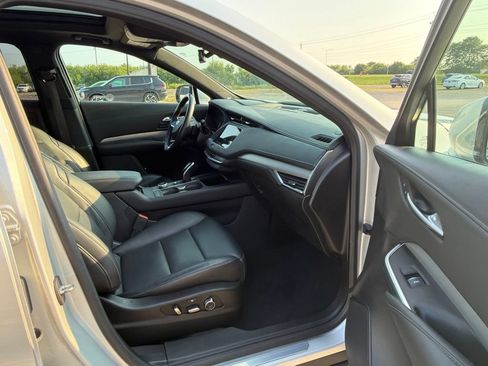 Used 2021 Cadillac XT4 Premium Luxury w/ Sun And Sound Package AWD/4WD image 11