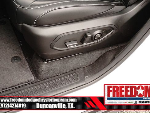New 2026 Jeep Grand Cherokee L Limited w/ Limited Altitude Package AWD/4WD image 36